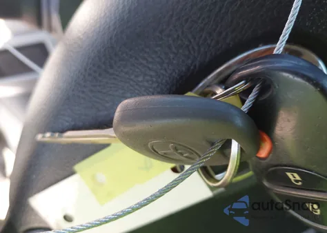 2010 Toyota Tundra Grade 5.7L V8 z USA, uszkodzony, nr VIN 5TFRY5F13AX094946